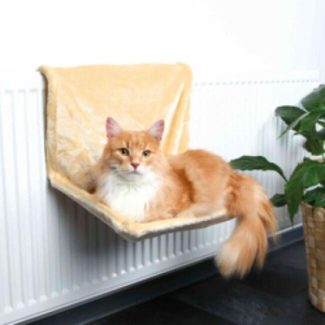 Hamac beige en peluche adaptable radiateur pour chats Trixie